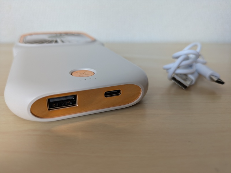 5way hundy fanの充電ケーブル差込口